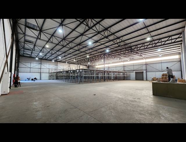 1,551M² WAREHOUSE TO LET IN SPARTAN